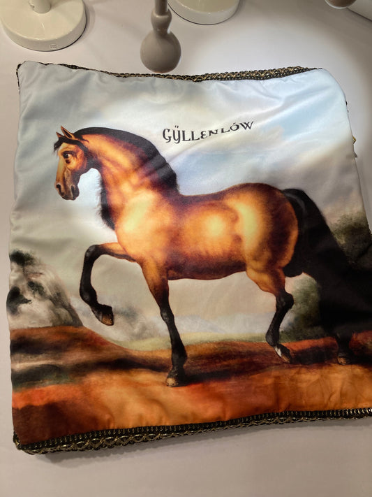 Gullenlöv Pillow