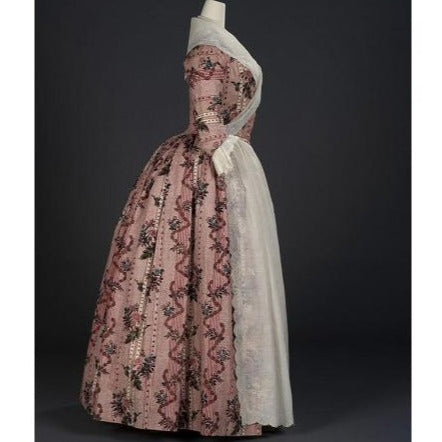 Overdress of a robe à l'anglaise Chintz: tabby de algodón, mordientes pintados y resist Hecho en la costa sureste de la India para el mercado europeo, vestido probablemente construido en Gran Bretaña Colecciones ROM Rosas rojo azul verde blanco